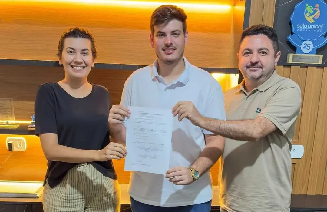 Prefeita Laís Barroso empossa Assis Segundo para Secretaria de Juventude de Santa Cruz do PI