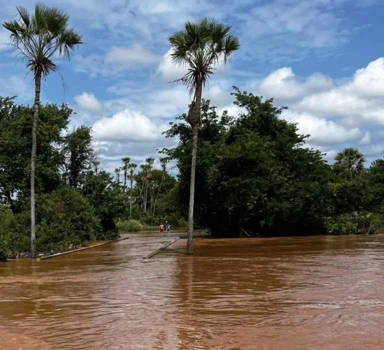 Rio Canindé transborda e interdita rodovia estadual que interliga Wall Ferraz e Santo Inácio do Piauí; veja vídeo