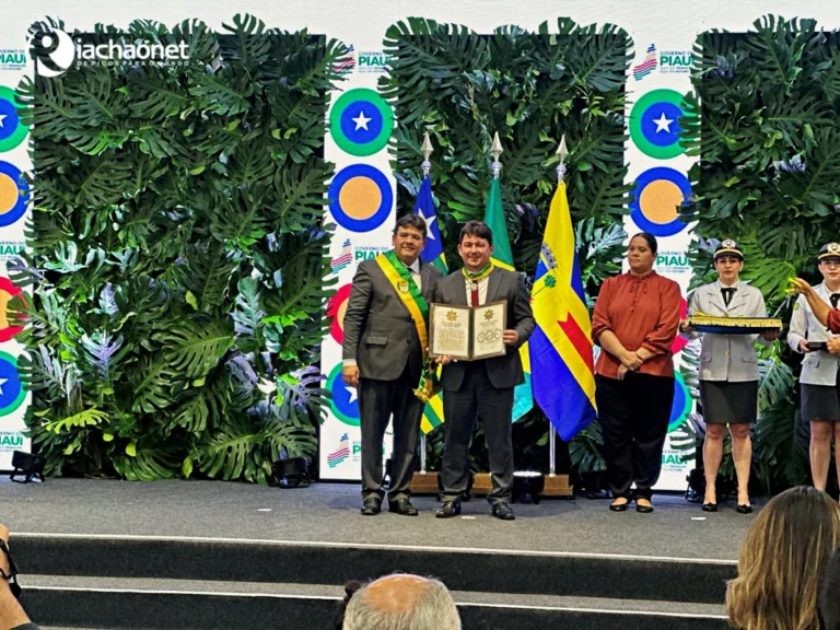 Ipiranga do PI: Prefeito Elvis Ramos recebe Medalha do Mérito Renascença