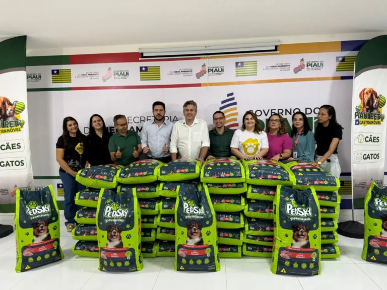 SEMARH realiza entrega de cinco toneladas de ração para animais em situação de rua em Picos