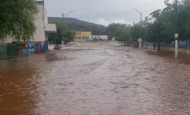 Prefeitura de Picos intensifica ações para prevenir novos alagamentos após fortes chuvas