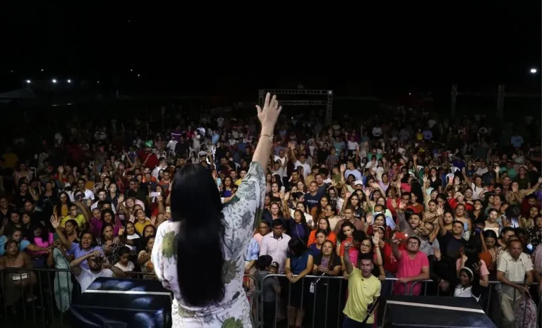 Show Evangélico com Shirley Carvalhaes reúne multidão no aniversário de 31 anos de Geminiano