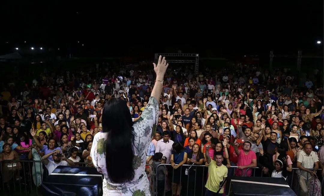 Show Evangélico com Shirley Carvalhaes reúne multidão no aniversário de 31 anos de Geminiano