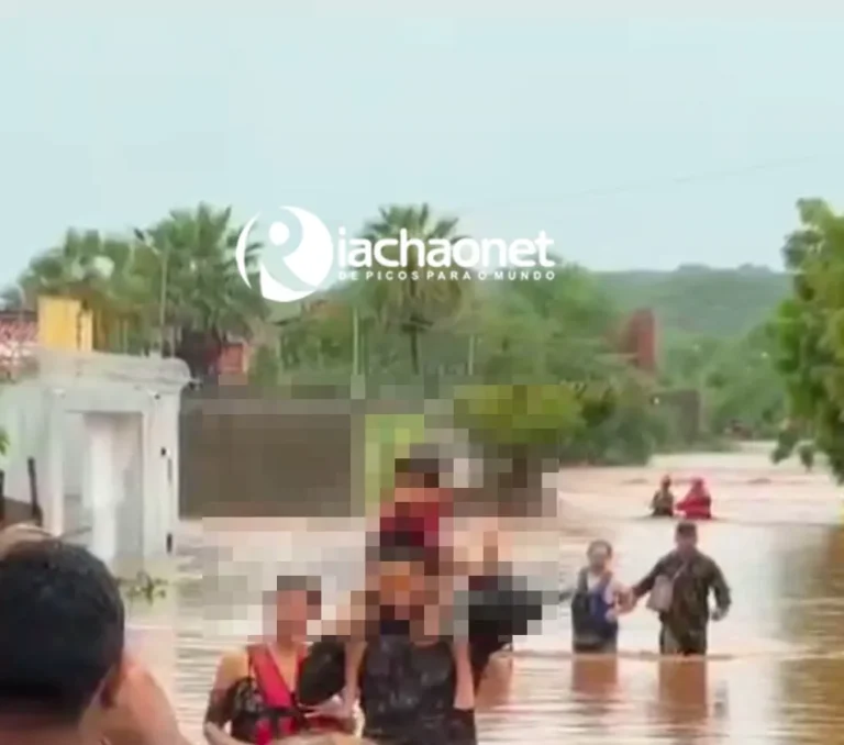 Militares do 3º BEC e do 4º GBM são aplaudidos pela população durante resgates após fortes chuvas e alagamentos em Picos; veja vídeo