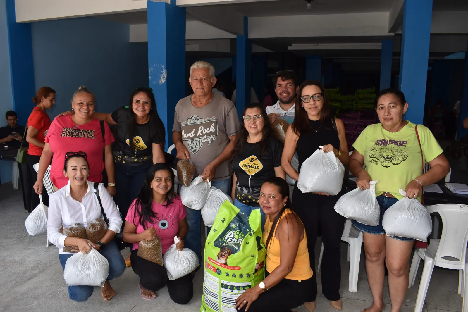 Prefeitura de Picos inicia entrega de ração a protetores de animais