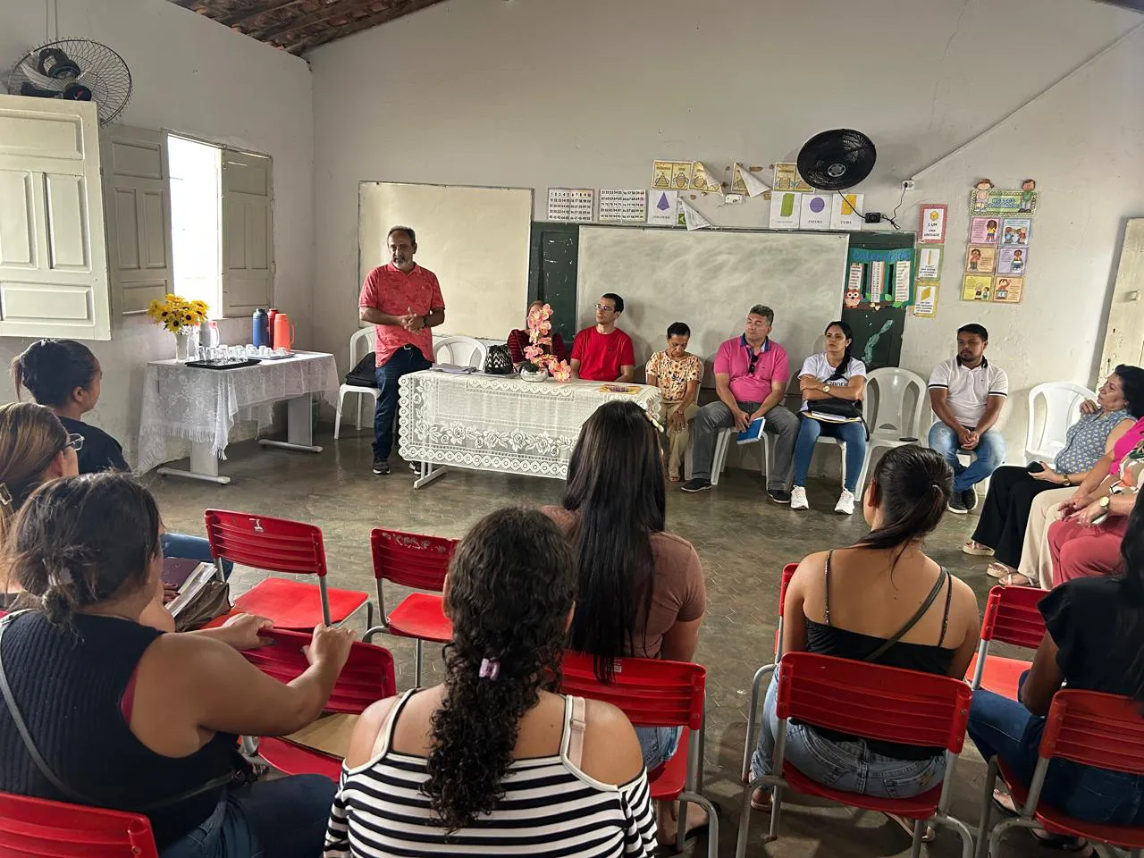 Prefeito de Santo Antônio de Lisboa visita comunidade Bem Ti Vi e anuncia construção de creche