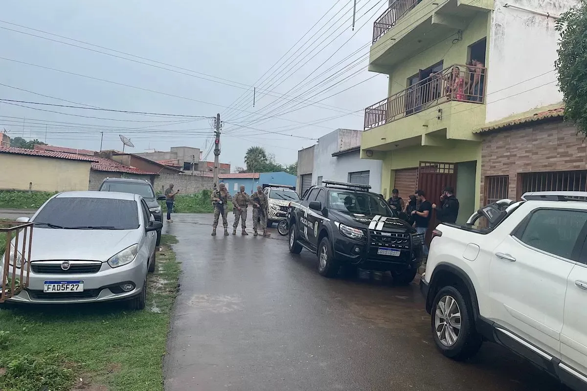Operação em Picos desarticula depósito de facção criminosa no bairro DNER