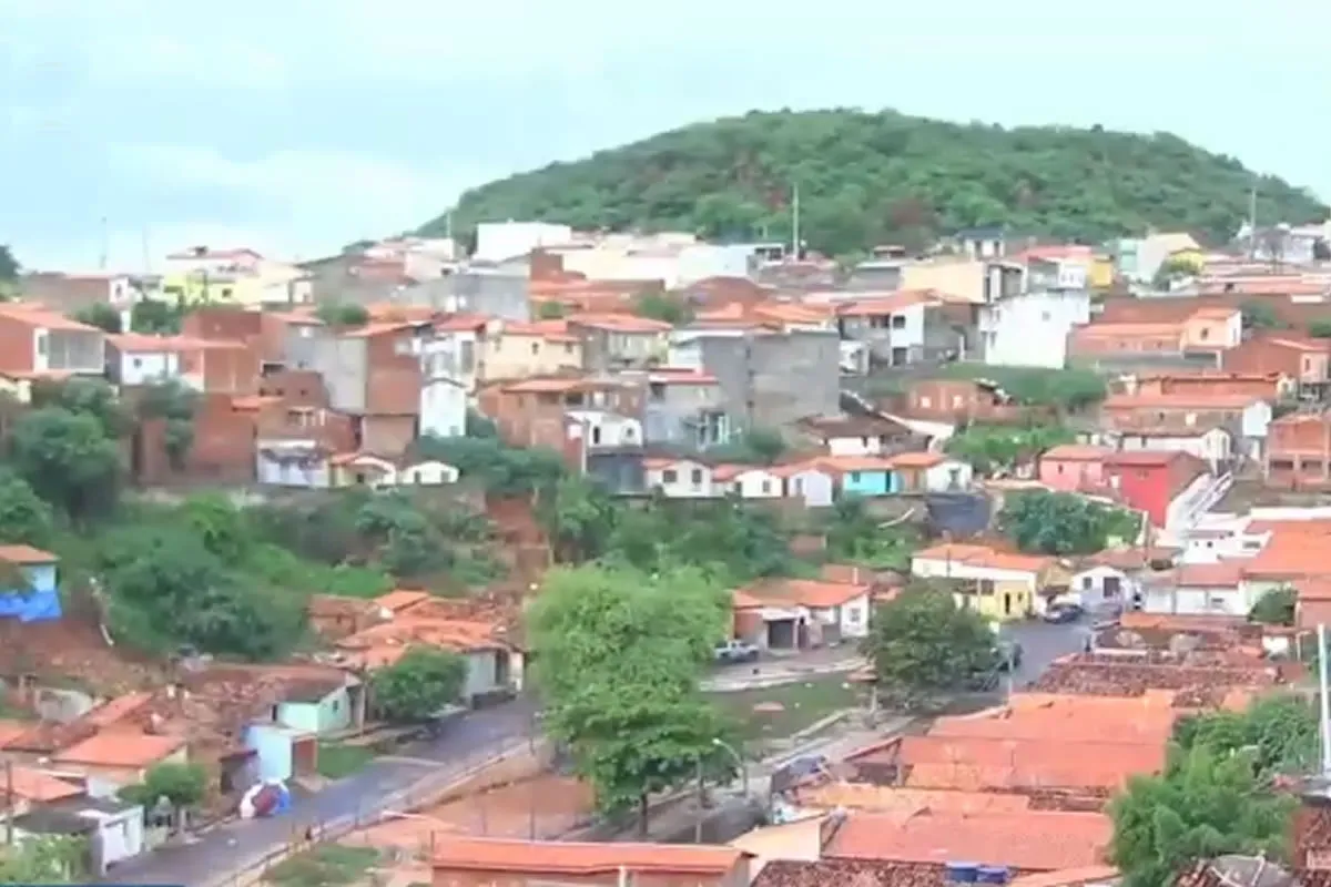 Idosa de 89 anos perde R$ 650 após cair em golpe de falso missionário em Picos