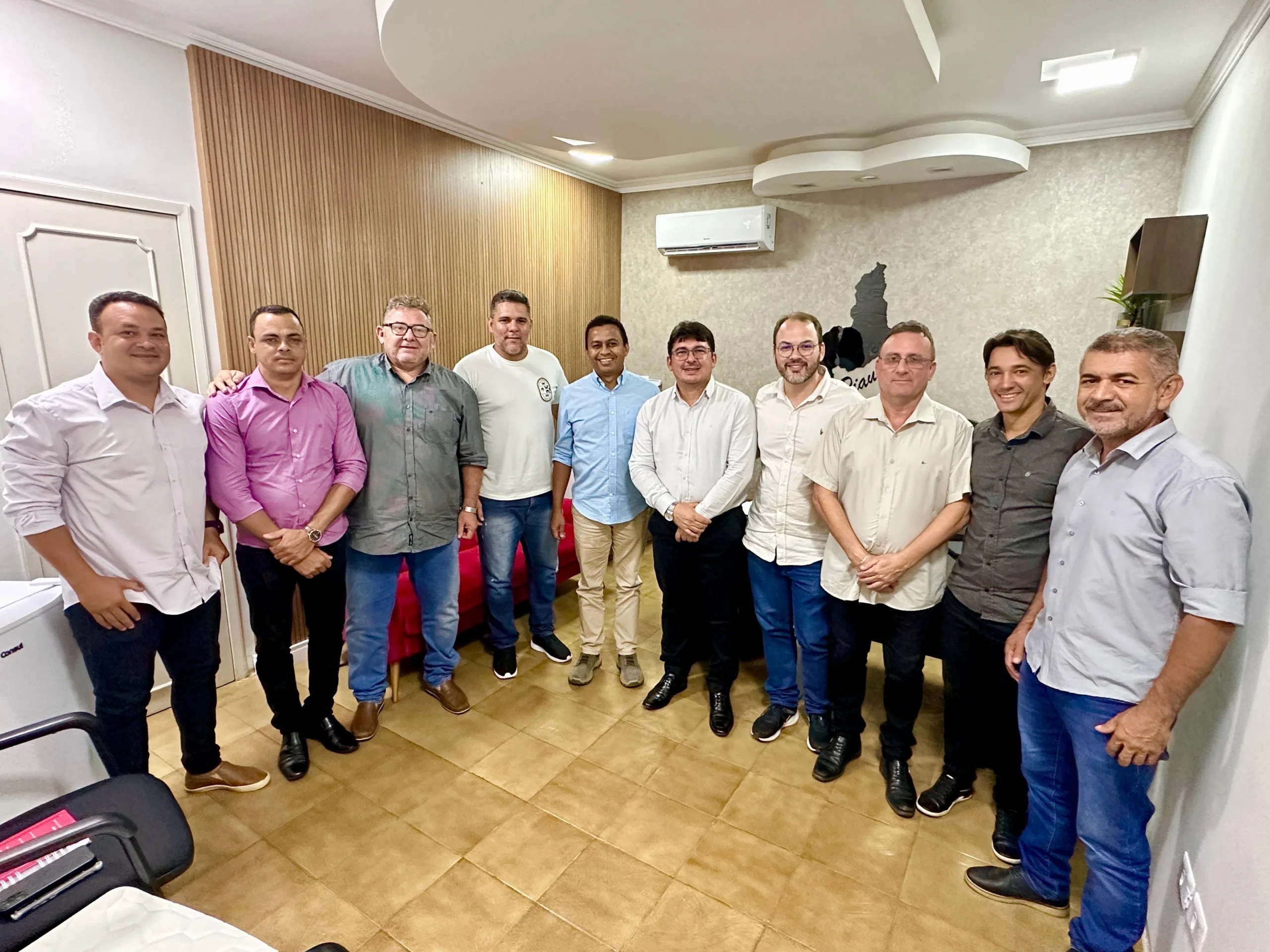 Prefeito Elvis Ramos e vereadores participam de reunião com deputado Francisco Costa e buscam investimentos para Ipiranga do Piauí