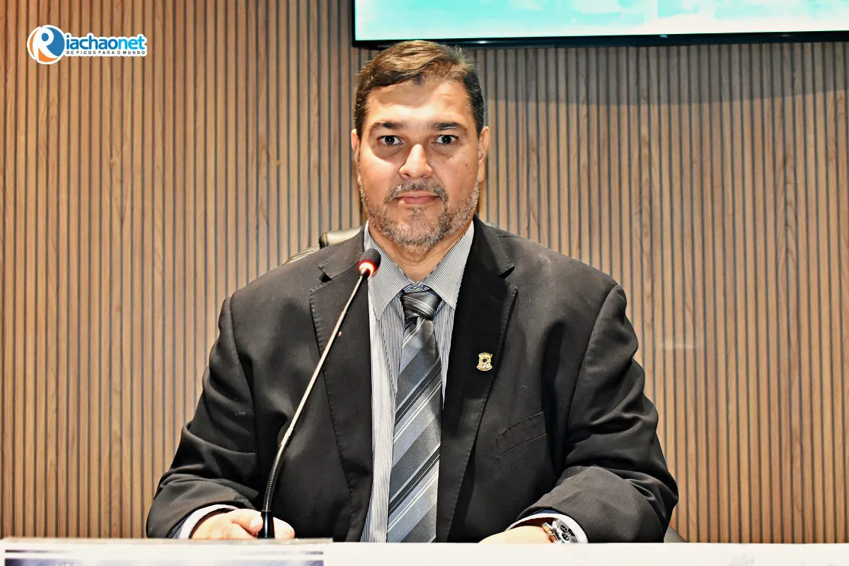 Vereador Rinaldinho apresenta requerimentos solicitando a implantação do OPA Municipal e serviços de capina e limpeza no bairro Pantanal