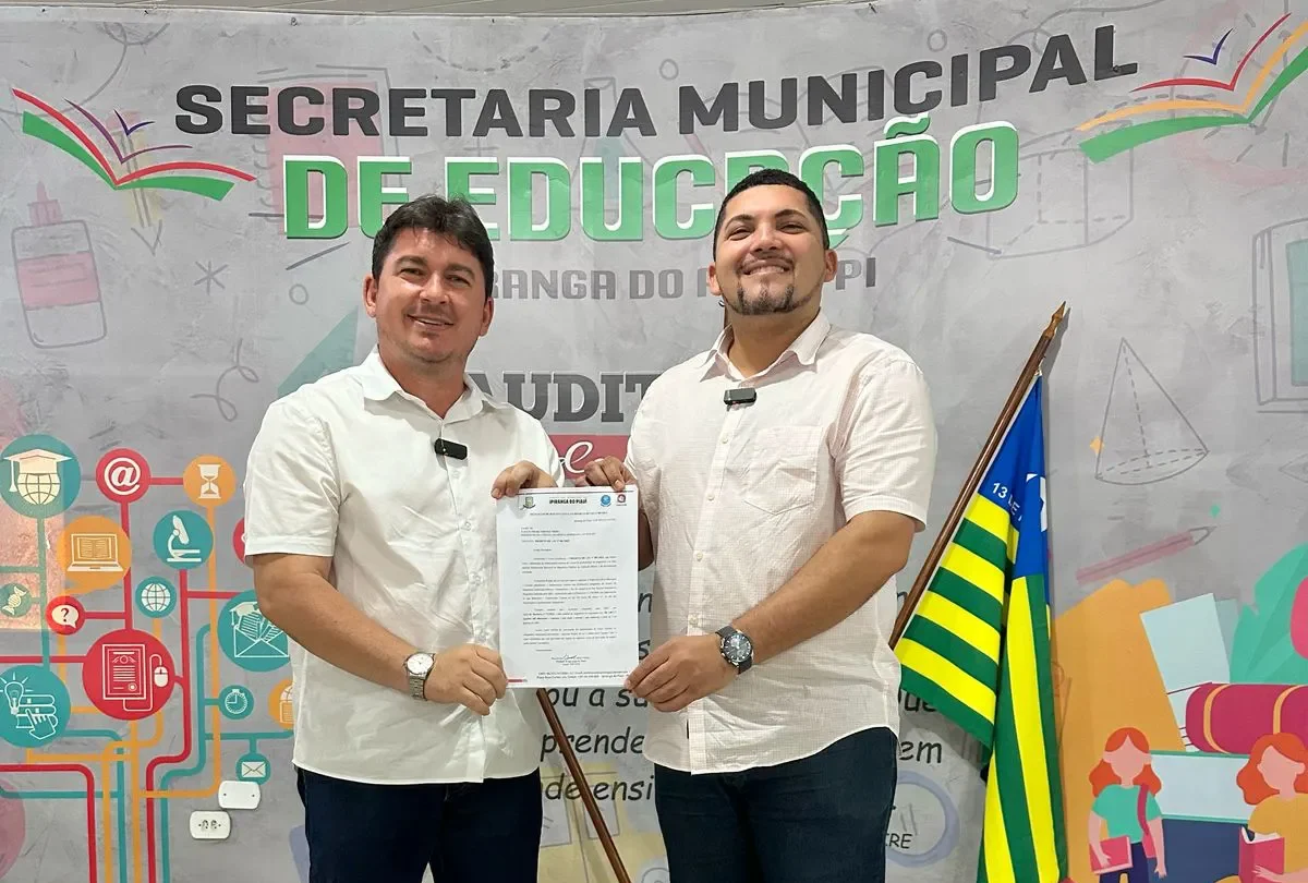 Elvis Ramos envia à Câmara PL que concede reajuste de 20% aos profissionais da educação de Ipiranga do PI