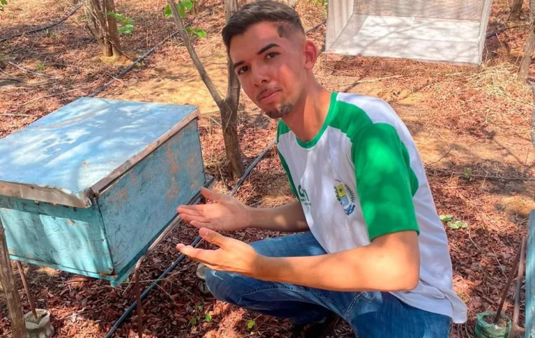 Estudantes da rede estadual de Itainópolis desenvolvem projeto para fortalecer apicultura e reflorestamento