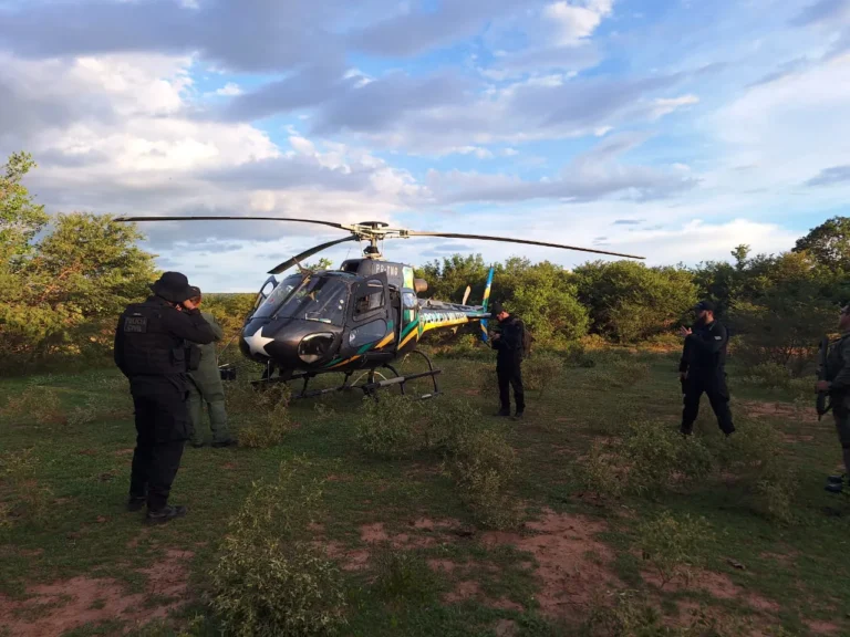 Helicóptero da PM reforça buscas por suspeito de matar grávida e filhos em Paquetá do Piauí