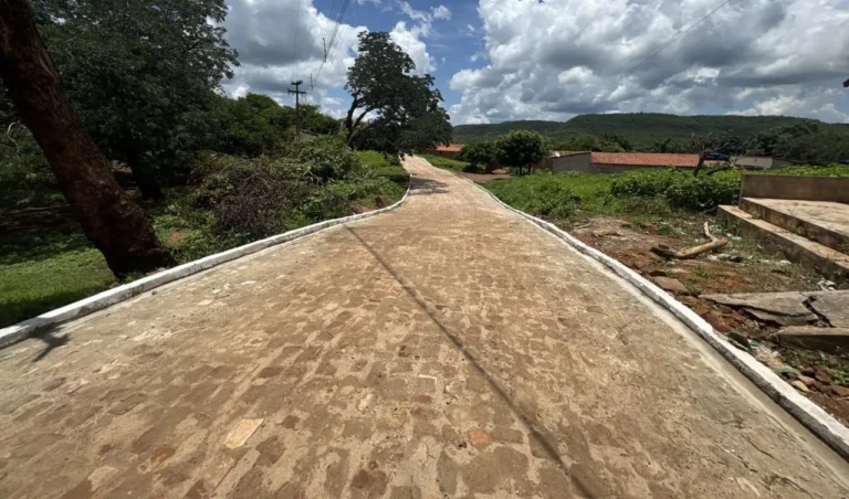 Idepi conclui pavimentação em paralelepípedo em São José do PI
