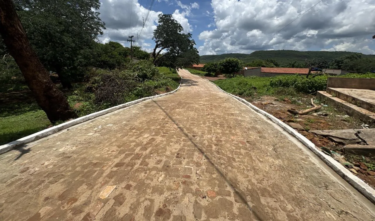 Idepi conclui pavimentação em paralelepípedo em São José do PI