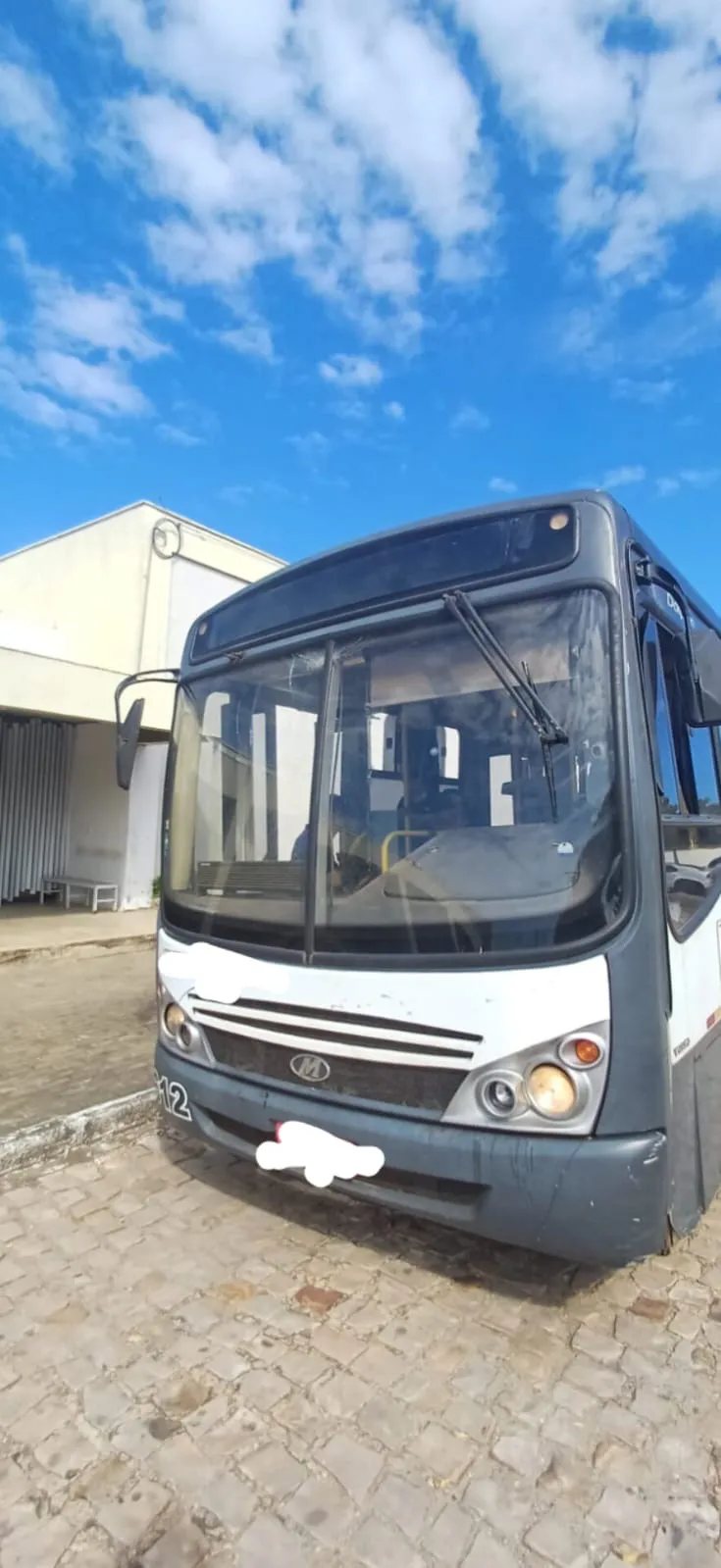 PRF flagra ônibus com diversas irregularidades em Picos