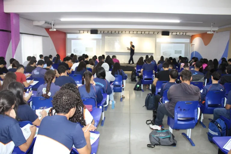 Primeira aula do curso de “Física Conceitual” para o ENEM do Colégio Machado de Assis foi um sucesso