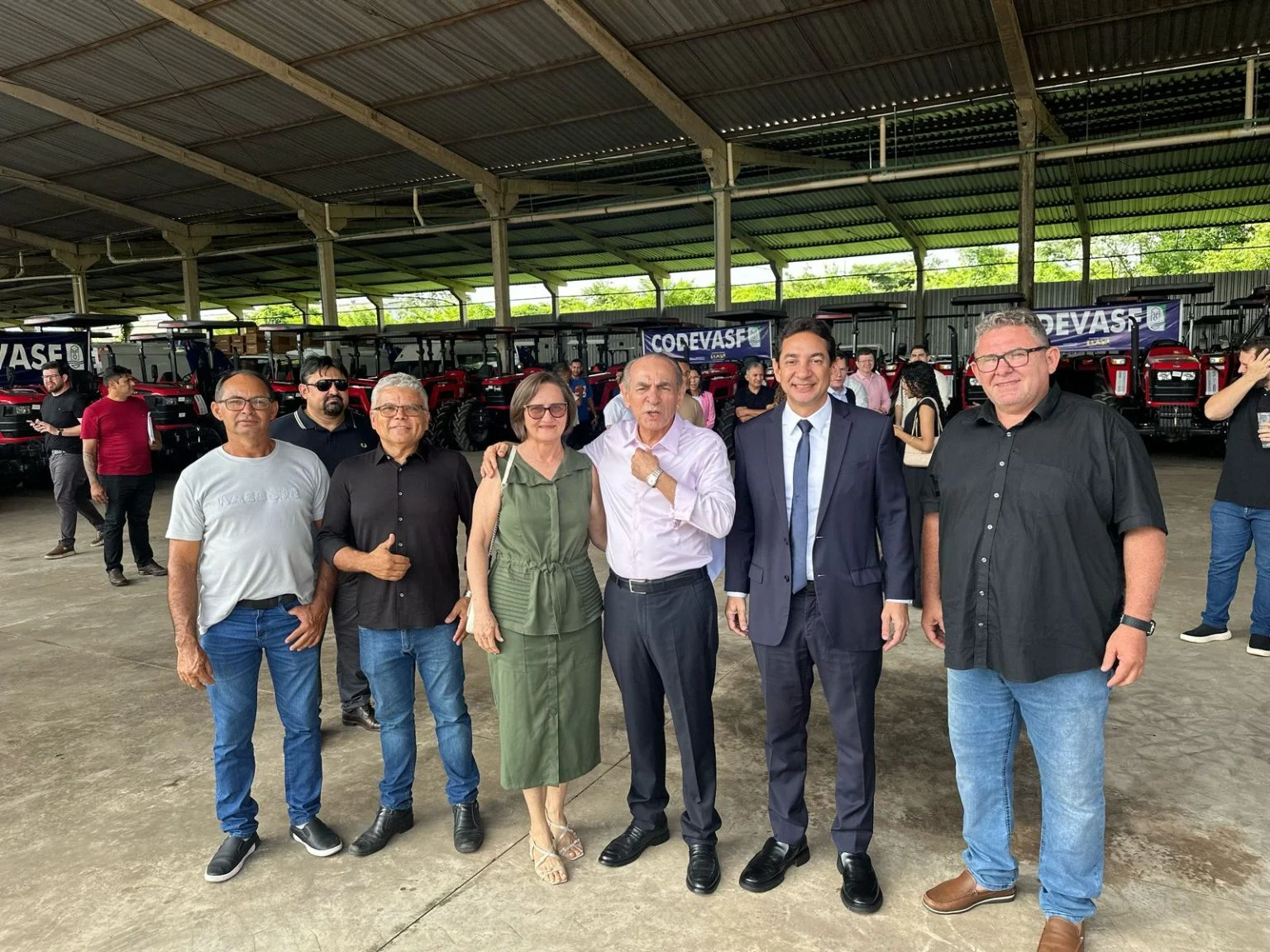 Ipiranga do Piauí recebe novo trator para fortalecimento da agricultura familiar