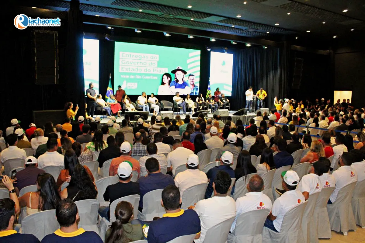 Com a presença do governador, plenária do Diálogos pelo Piauí reúne representantes de 23 municípios do Vale do Guaribas em Picos