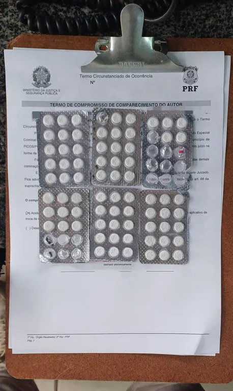 PRF apreende em Picos 73 comprimidos de “rebites” com caminhoneiro