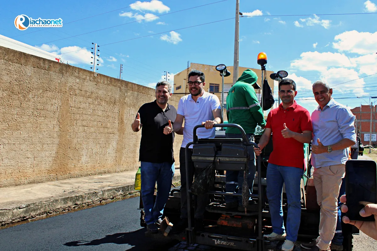 Prefeito Dr. Pablo Santos e deputado Jadyel Alencar visitam obras de asfaltamento de ruas em Picos