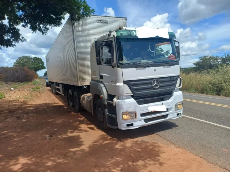 Caminhoneiro é preso por dirigir sob o efeito de drogas após manobras perigosas em Inhuma