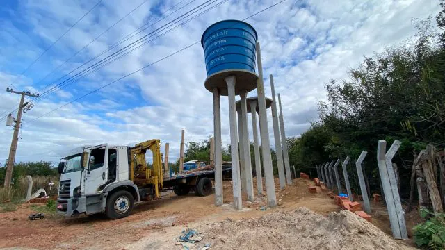 Secretária de Agricultura de Picos visita obras de implantação de caixas d’água em Chapada do Mocambo