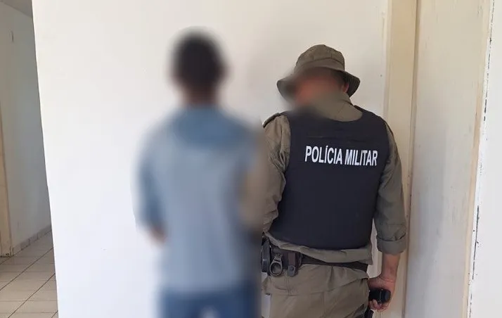 Polícia Militar cumpre mandado de prisão contra homem em Wall Ferraz