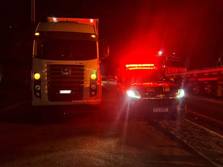 Em Picos, PRF recupera caminhão roubado durante fiscalização
