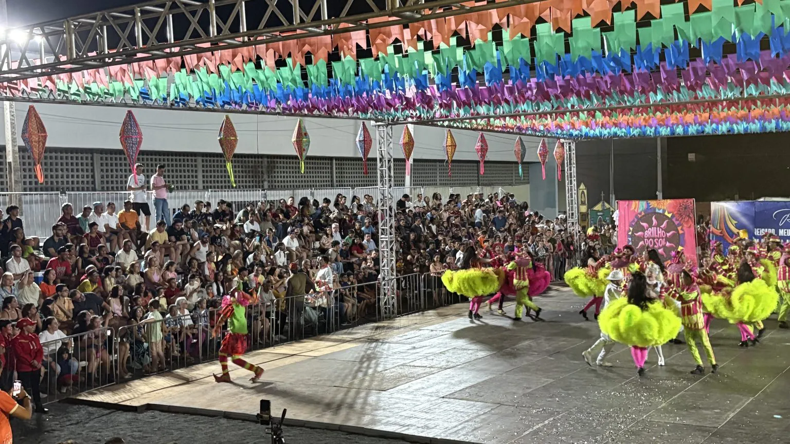Festival de Quadrilhas reúne apresentações de juninas de seis estados brasileiros