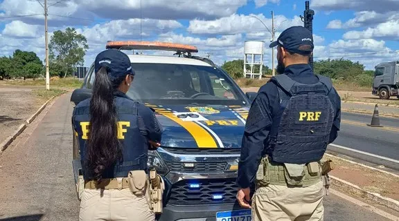Homem com mandado por homicídio é preso pela PRF durante fiscalização em Picos