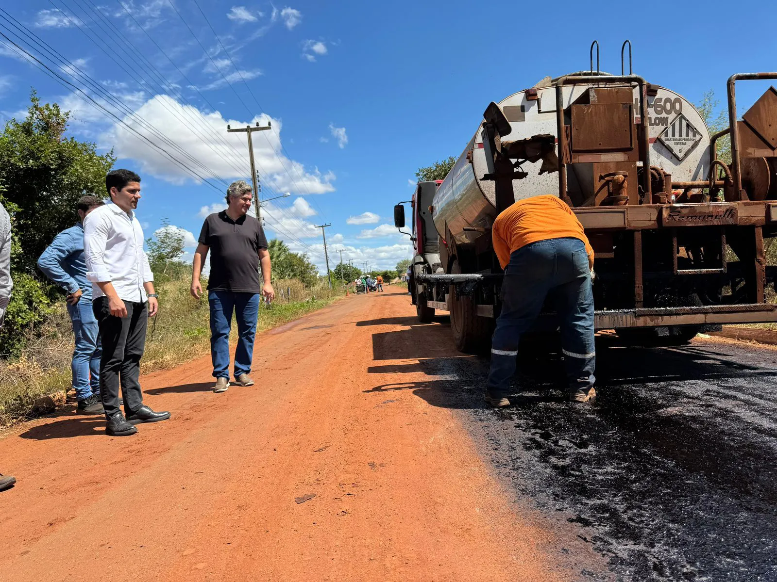 Ao lado do prefeito Pablo Santos, diretor do DER visita obras de mobilidade urbana em Picos