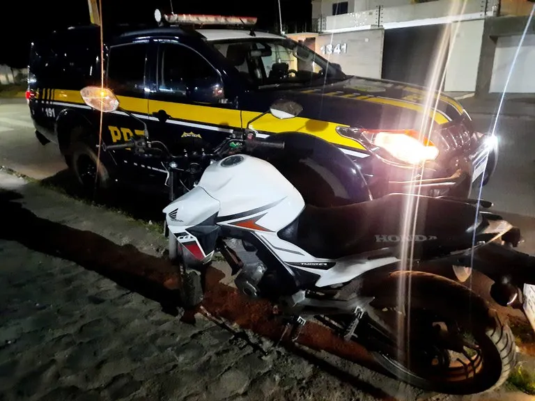 PRF realiza prisões por crimes diversos e recupera veículos adulterados em ocorrências em Alegrete, Bom Jesus e Picos