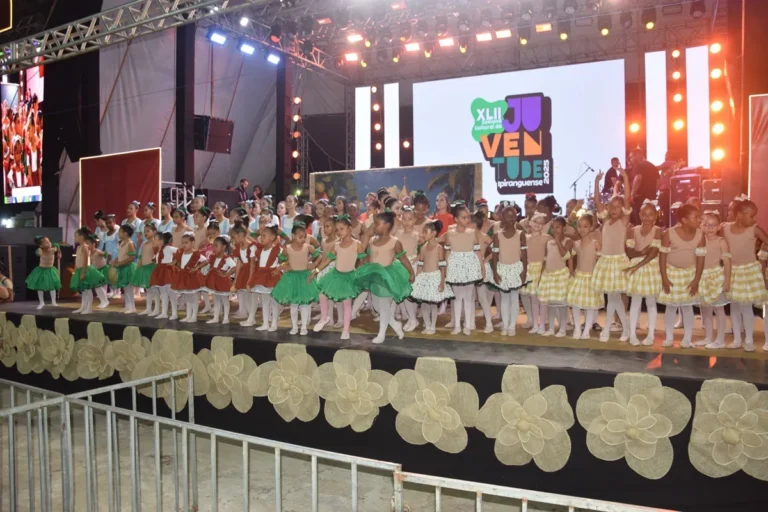 Espetáculo ‘Raízes que Dançam’ emociona público no 2º dia da Semana da Juventude em Ipiranga do Piauí