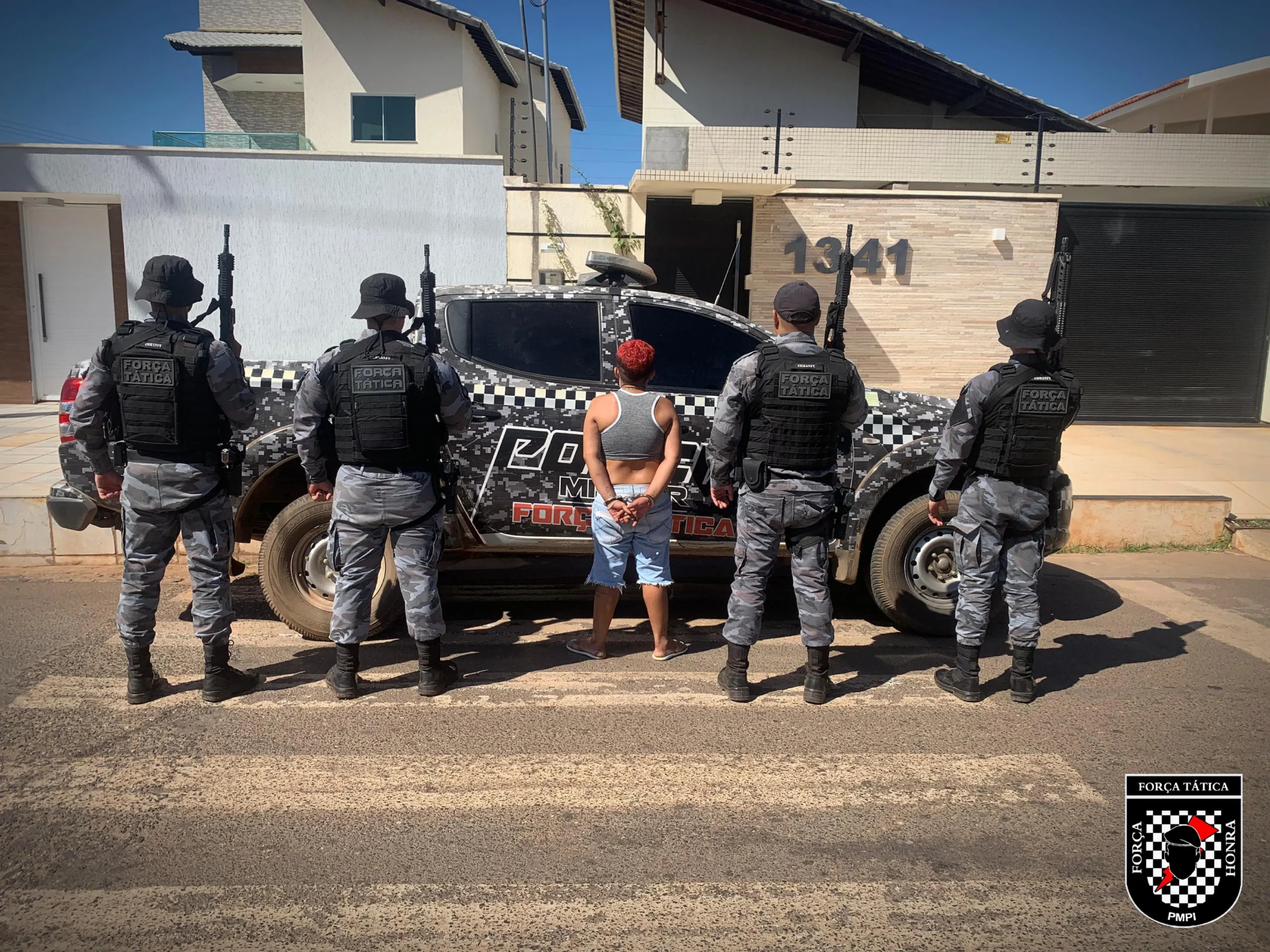 Polícia prende mulher suspeita de tráfico de drogas no bairro Paroquial em Picos