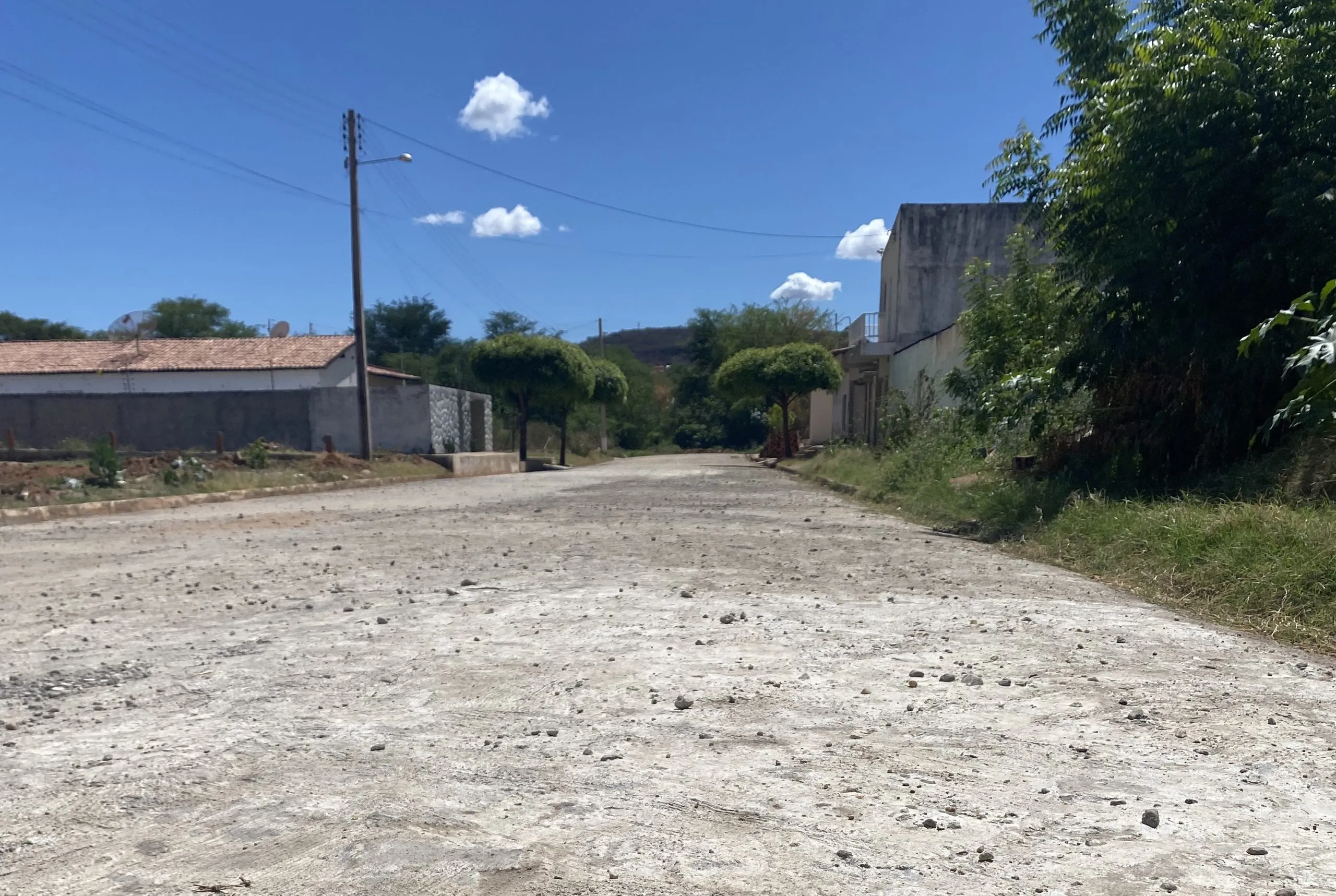 Prefeitura de Picos realiza pavimentação poliédrica de avenida no bairro Boa Vista