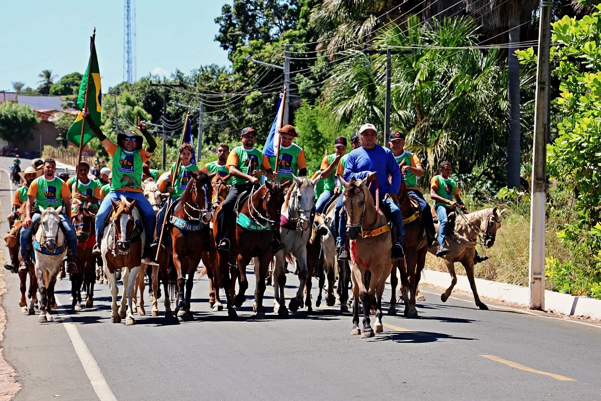 Cavalgada, plantio de mudas e prova dos tambores são realizadas no 6º dia da Semana da Juventude em Ipiranga do Piauí