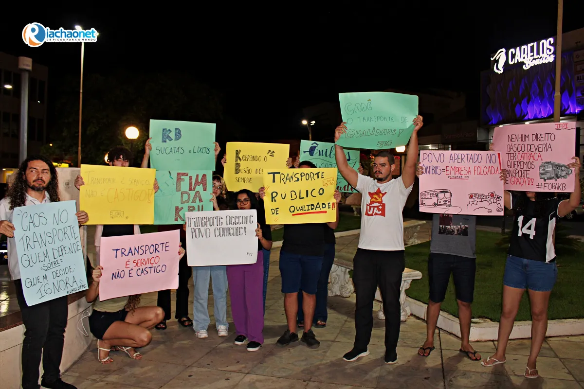 Estudantes realizam ato em protesto e reivindicam melhorias no transporte público em Picos; veja vídeo