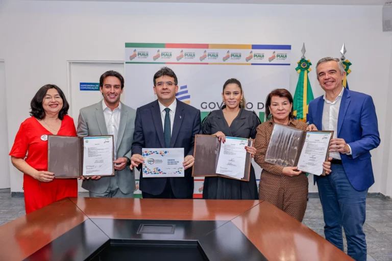 Rafael Fonteles assina ordens de serviço para novas obras do OPA em Picos e mais quatro cidades