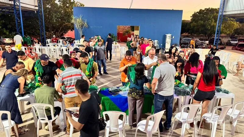 Servidores do transporte escolar da Educação de Picos recebem fardamento padronizado