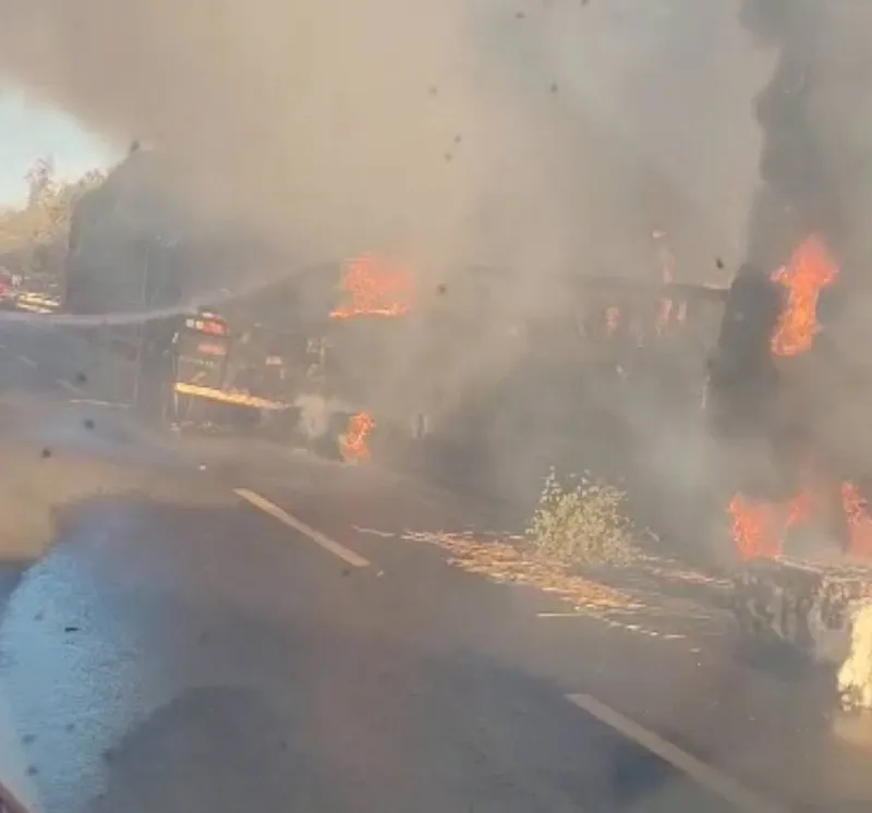 Caminhão pega fogo na BR-230 em São João da Varjota