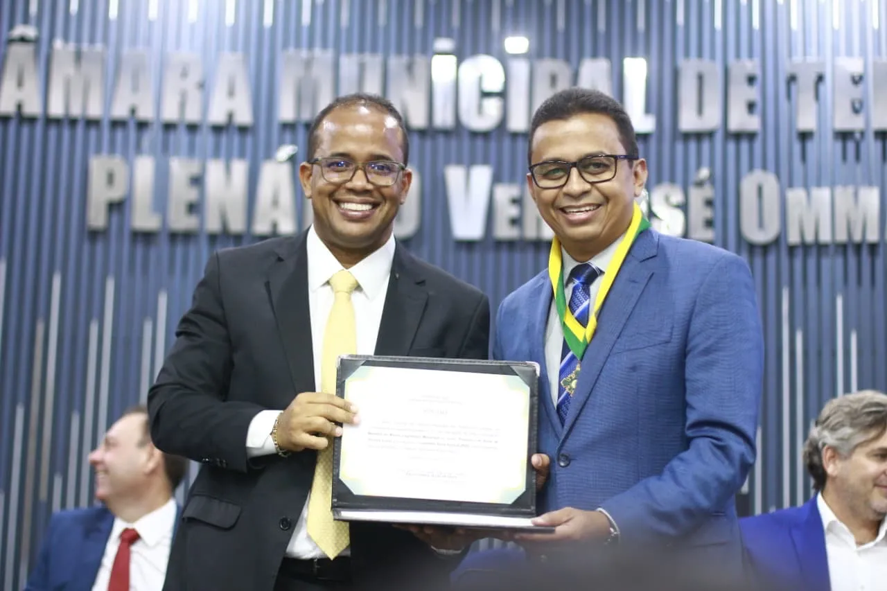 Dr Francisco recebe Medalha do Mérito Legislativo da Câmara de Teresina