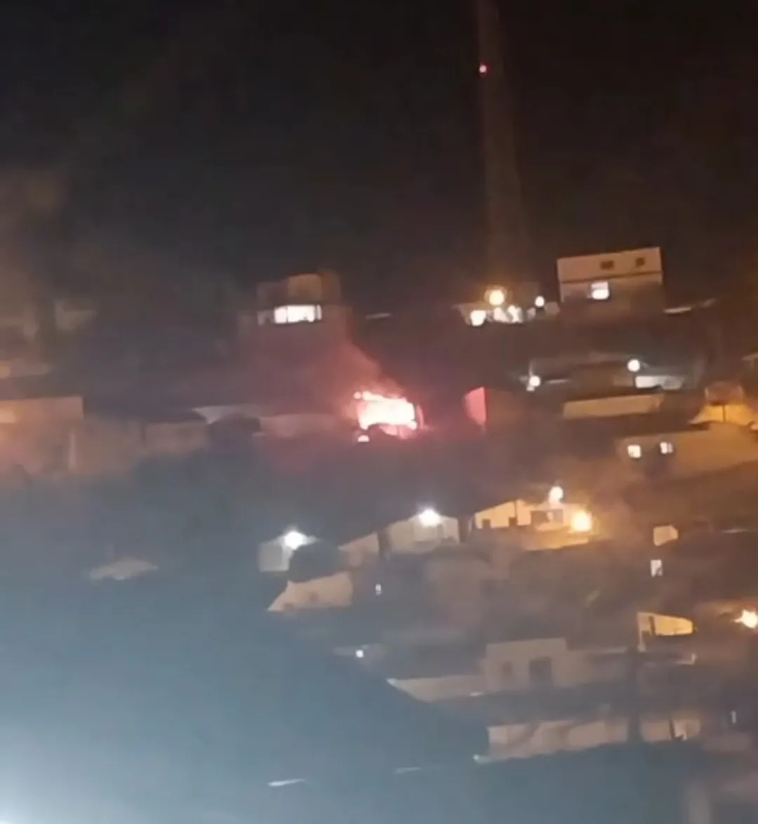 Incêndio atinge residência abandonada no bairro Aerolândia em Picos