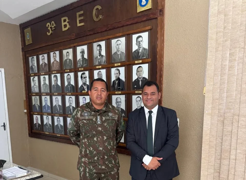 Prefeito Jaillson Campos visita 3º BEC e oficializa convite para desfile de 7 de Setembro
