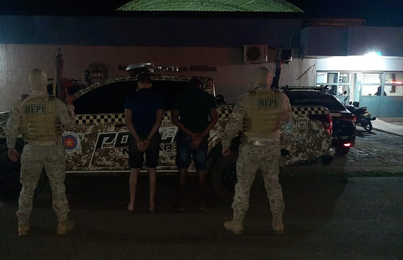 Dois homens são presos por tráfico de drogas durante fiscalização em Jaicós