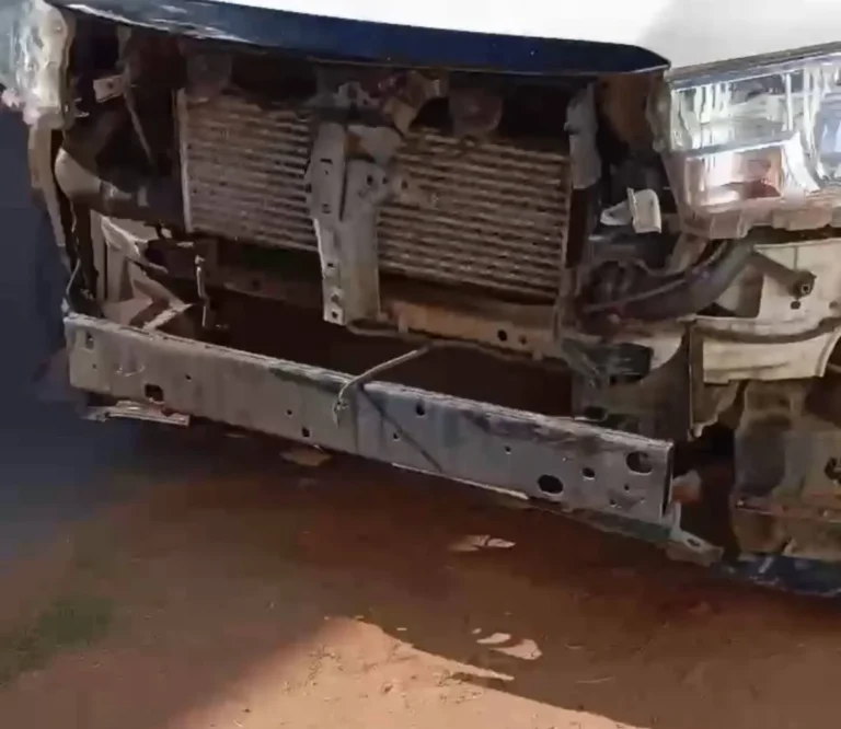 Acidente entre Hilux e motocicleta deixa idoso ferido no Centro de Picos