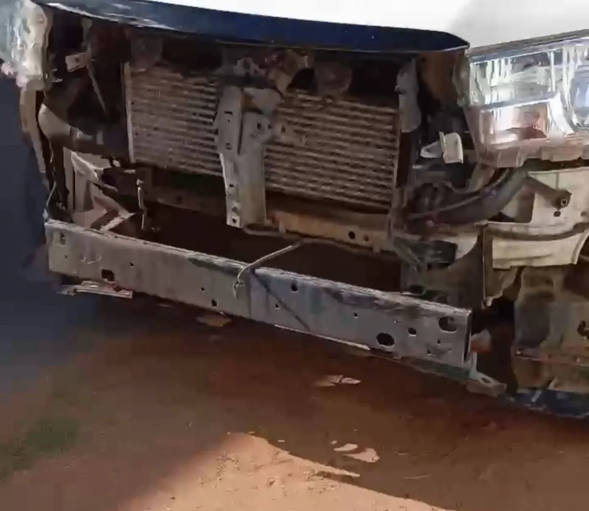 Acidente entre Hilux e motocicleta deixa idoso ferido no Centro de Picos