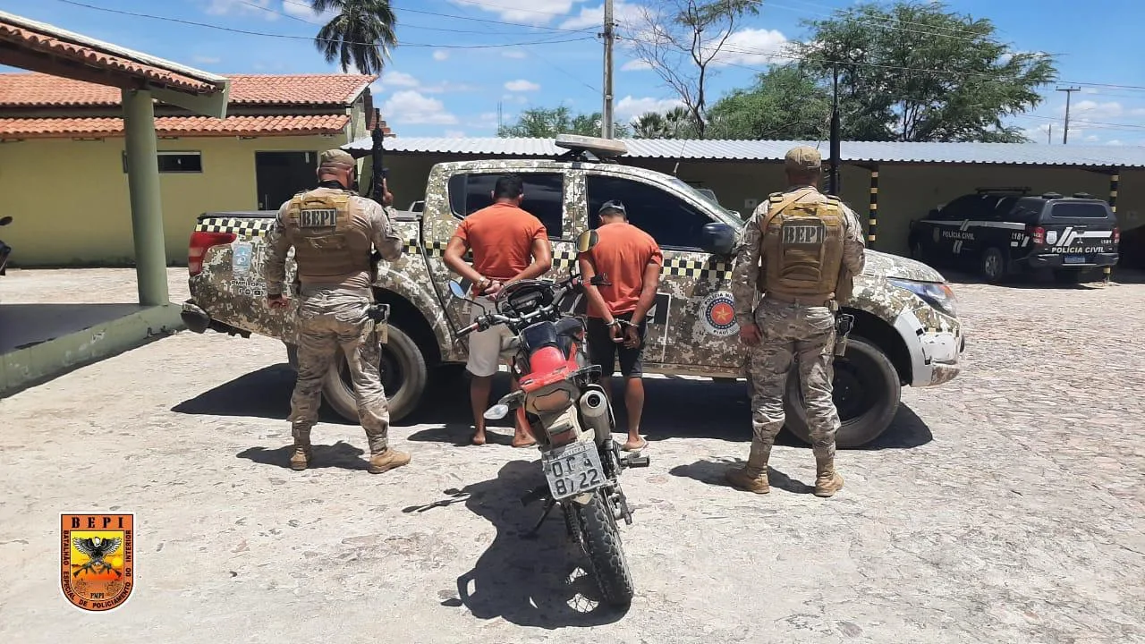 BEPI prende dois homens e apreende arma e veículos roubados em Fronteiras
