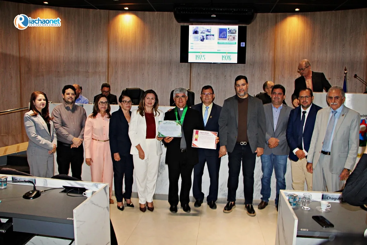 Câmara de Picos realiza sessão solene em comemoração aos 50 anos da Diocese de Picos e entrega Medalha do Mérito Legislativo Vereador Gilson Nunes ao Bispo Dom Plínio