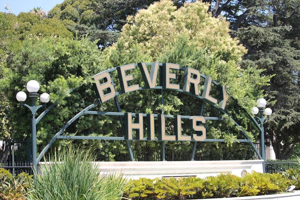 Um clássico dos anos 90 está de volta! Veja onde assistir ‘As Patricinhas de Beverly Hills’ de graça
